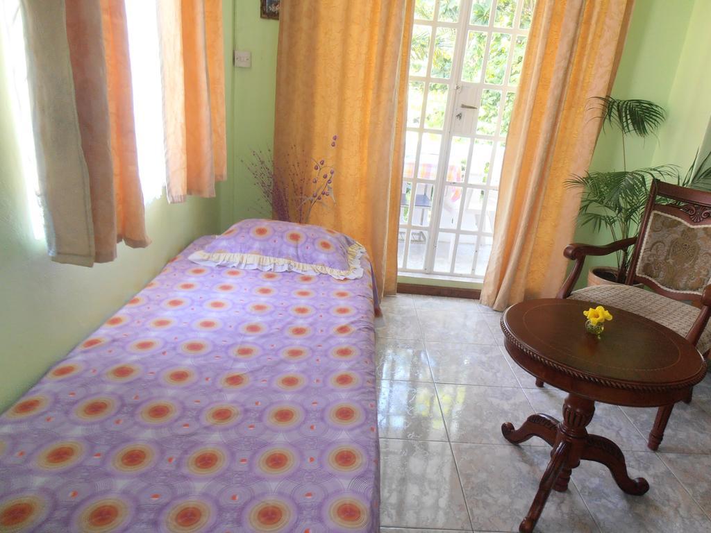 Lotus Apartments Pereybere Beach Ngoại thất bức ảnh